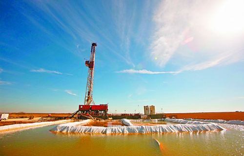 美国得克萨斯州西部沙漠发现了一座巨型油田,初步估计原油储量