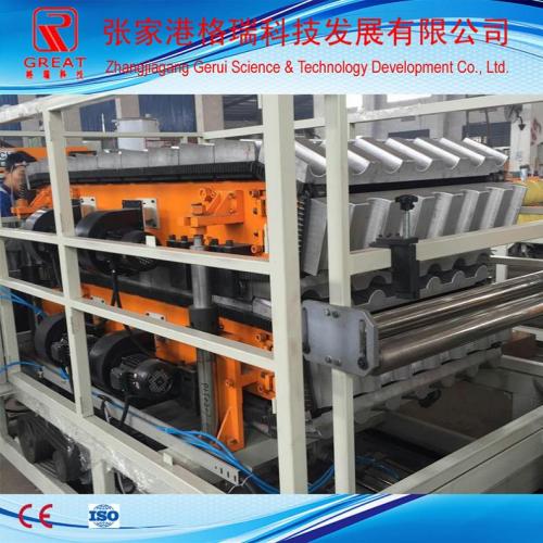 PVC塑料彩鋼瓦機器設備生產線